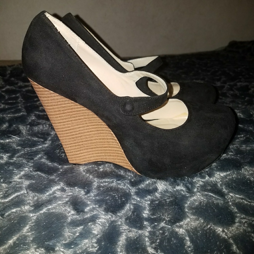 Shoedazzle Suede Wedge